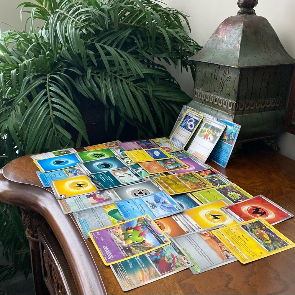 40 Pokemon Trading Cards bundle, Trainers/ Energy/ Basic